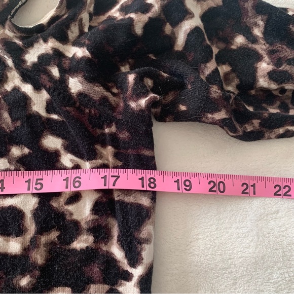 Le Chateau Cold Shoulder Leopard Print Sweater L - Picture 5 of 6